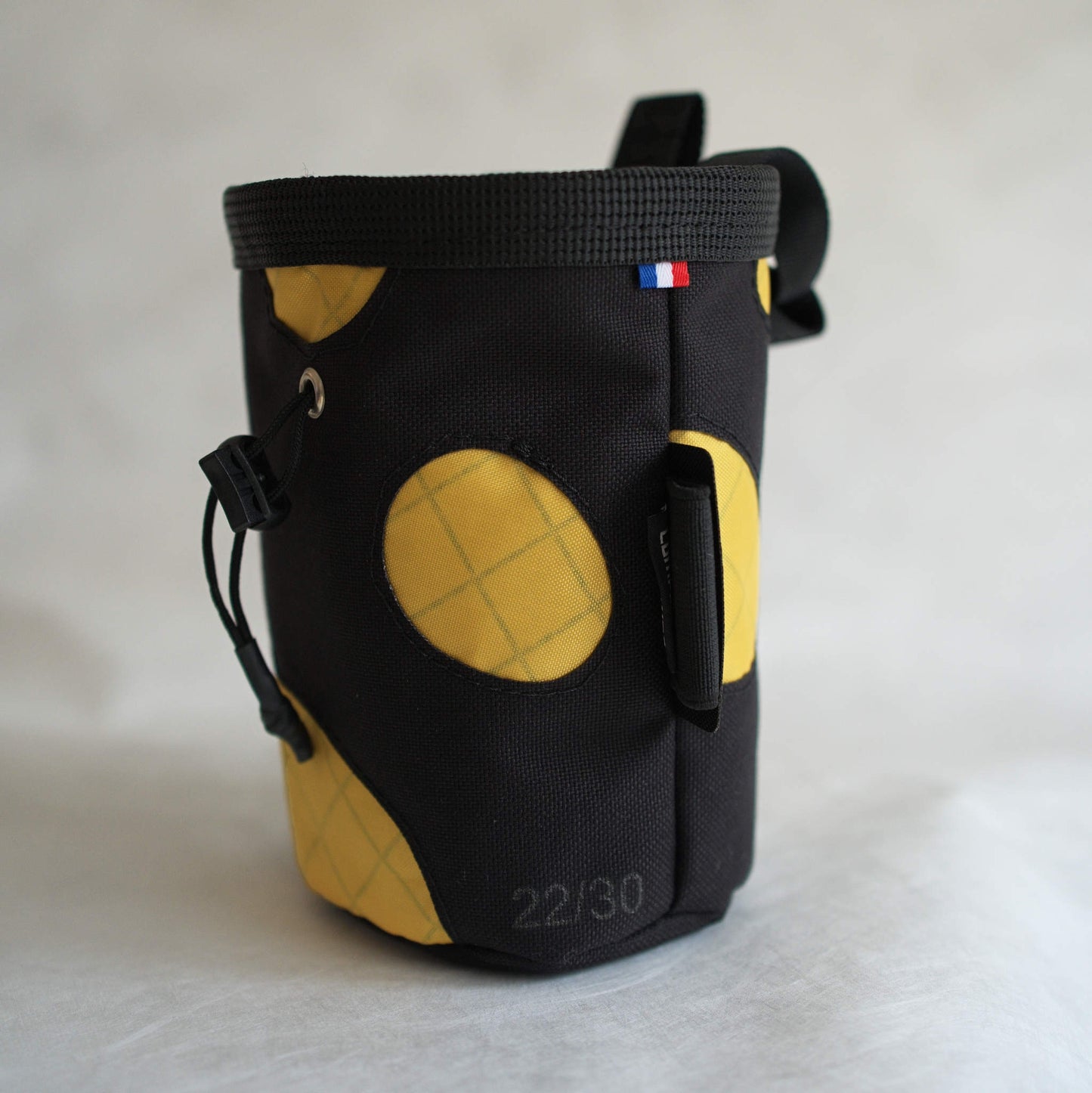 Sac à magnésie en collaboration avec Outside Details