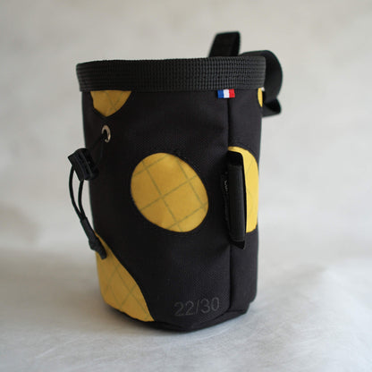 Sac à magnésie en collaboration avec Outside Details
