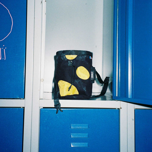 Photos du sac à magnésie en collaboration avec outside details